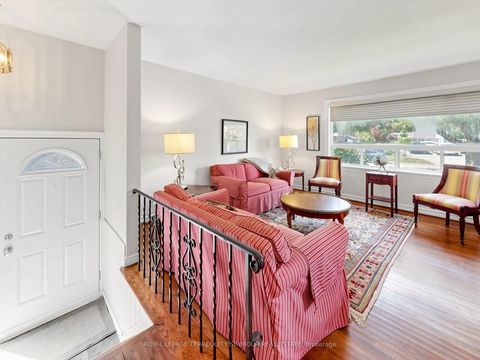 Photo 2 at 53 Vauxhall Drive, Dorset Park, Toronto