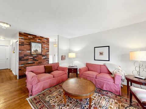 Photo 5 at 53 Vauxhall Drive, Dorset Park, Toronto