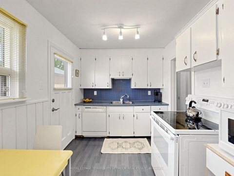 Photo 6 at 53 Vauxhall Drive, Dorset Park, Toronto
