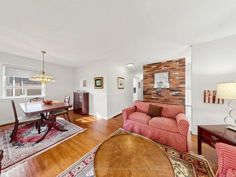 Photo 7 at 53 Vauxhall Drive, Dorset Park, Toronto