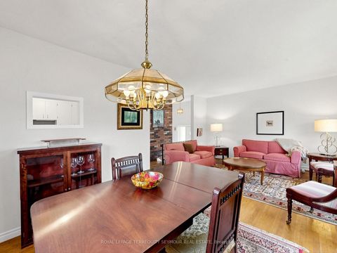 Photo 8 at 53 Vauxhall Drive, Dorset Park, Toronto