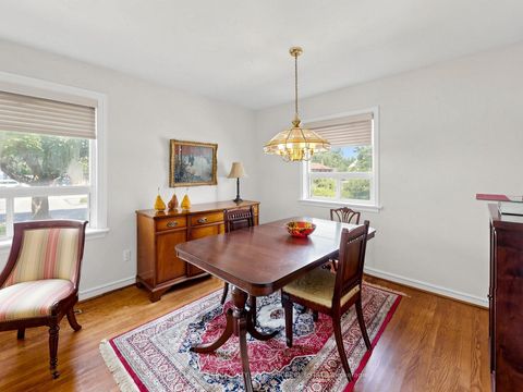 Photo 9 at 53 Vauxhall Drive, Dorset Park, Toronto