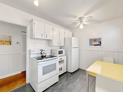 Photo 10 at 53 Vauxhall Drive, Dorset Park, Toronto