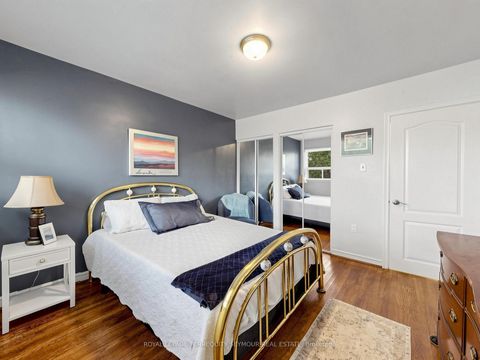 Photo 13 at 53 Vauxhall Drive, Dorset Park, Toronto