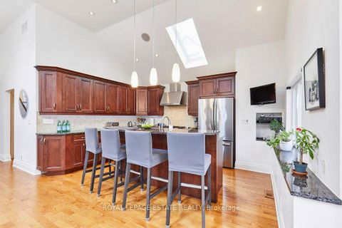 Photo 5 at 10 Queensgrove Road, Cliffside, Toronto