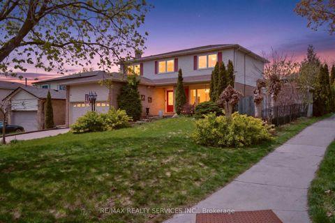 Photo 2 at 2 Dunbar Drive, Blue Grass Meadows, Whitby
