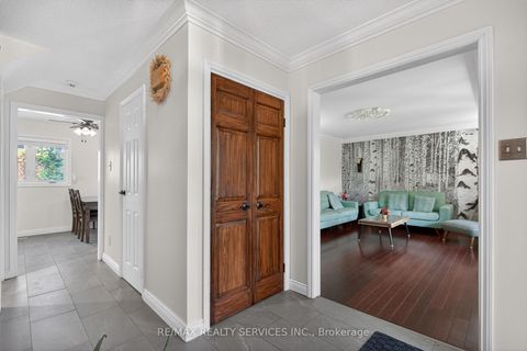 Photo 5 at 2 Dunbar Drive, Blue Grass Meadows, Whitby
