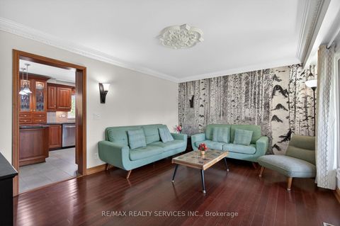 Photo 6 at 2 Dunbar Drive, Blue Grass Meadows, Whitby