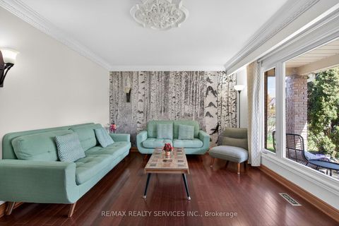 Photo 8 at 2 Dunbar Drive, Blue Grass Meadows, Whitby