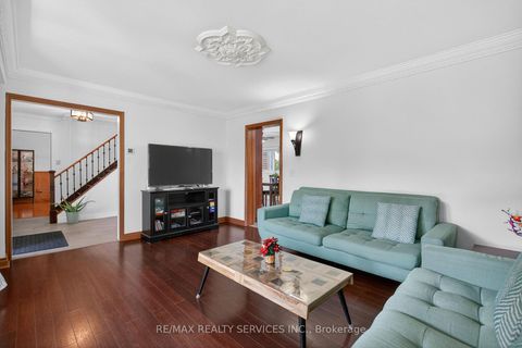 Photo 9 at 2 Dunbar Drive, Blue Grass Meadows, Whitby