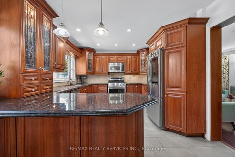Photo 11 at 2 Dunbar Drive, Blue Grass Meadows, Whitby