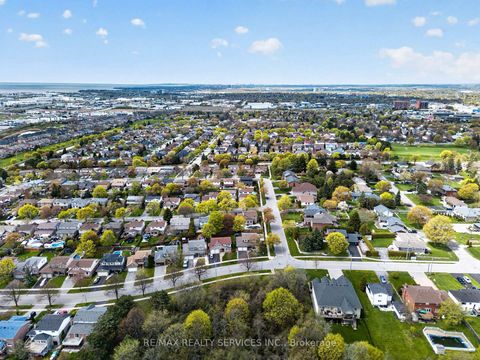 Photo 43 at 2 Dunbar Drive, Blue Grass Meadows, Whitby