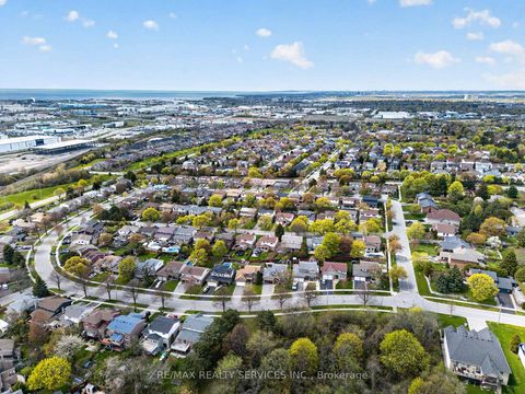 Photo 44 at 2 Dunbar Drive, Blue Grass Meadows, Whitby