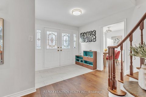 Photo 3 at 47 Robinter Drive, Newtonbrook East, Toronto