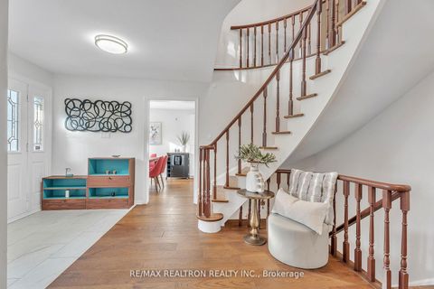 Photo 4 at 47 Robinter Drive, Newtonbrook East, Toronto