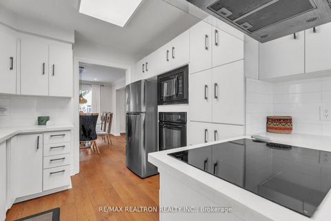 Photo 11 at 47 Robinter Drive, Newtonbrook East, Toronto