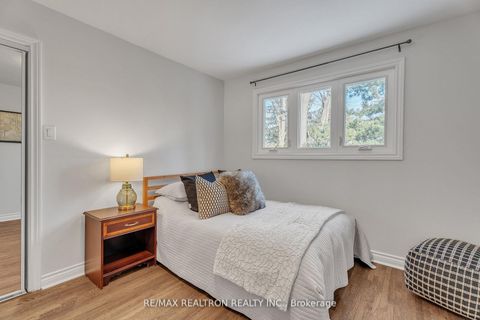 Photo 31 at 47 Robinter Drive, Newtonbrook East, Toronto
