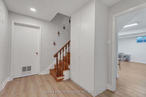 Photo 36 at 47 Robinter Drive, Newtonbrook East, Toronto