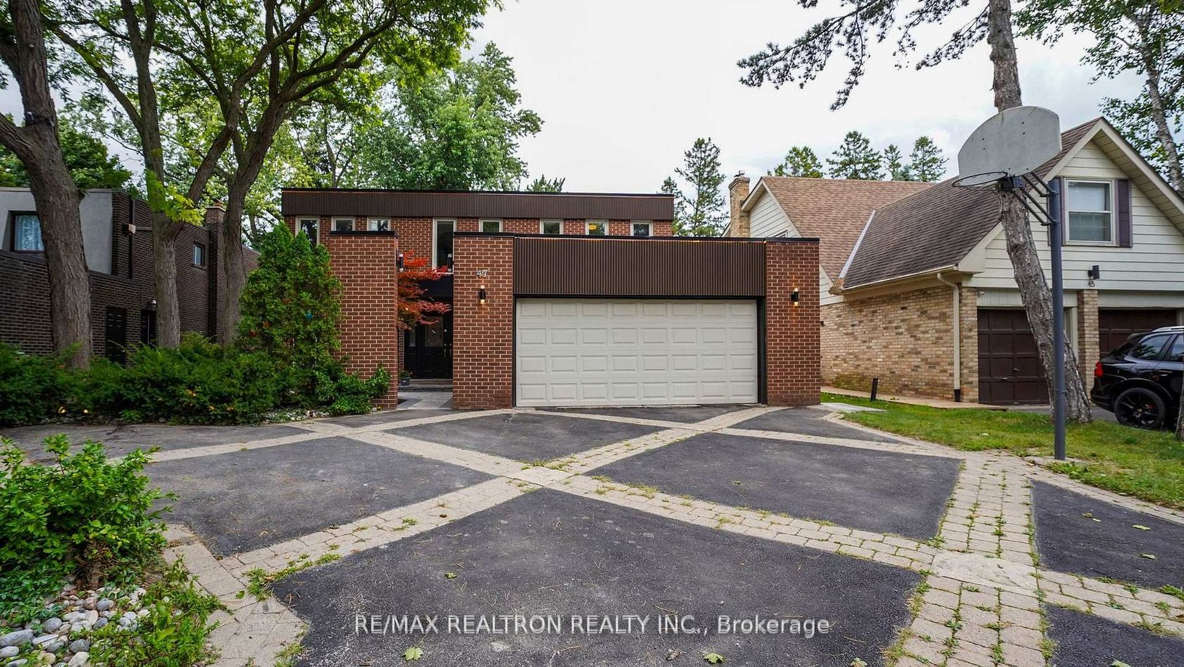 47 Robinter Drive, Newtonbrook East, Toronto photo number 2