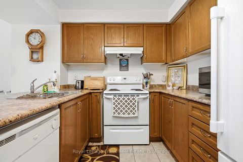 Photo 10 at 31 Linnell Street, Central East, Ajax