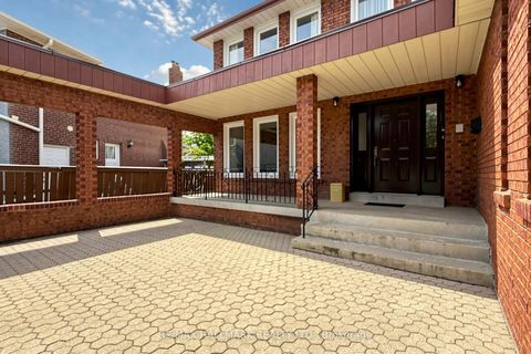 Photo 5 at 38 Elmartin Drive, Steeles, Toronto