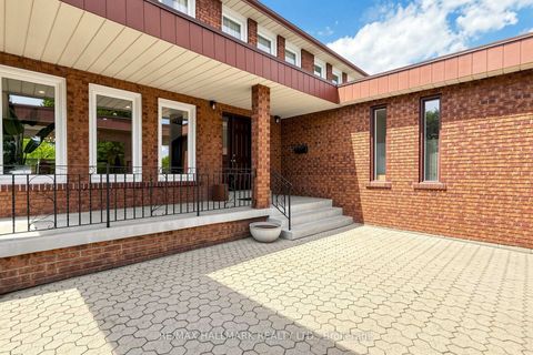 Photo 6 at 38 Elmartin Drive, Steeles, Toronto
