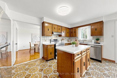 Photo 16 at 38 Elmartin Drive, Steeles, Toronto