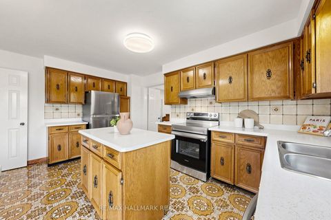 Photo 17 at 38 Elmartin Drive, Steeles, Toronto
