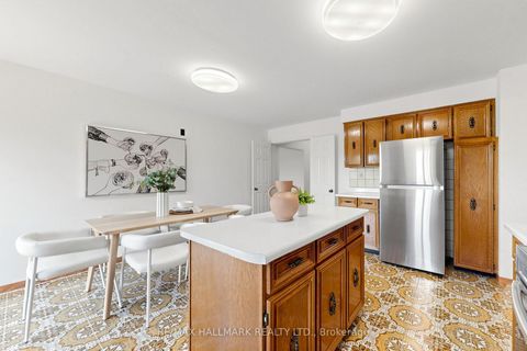 Photo 18 at 38 Elmartin Drive, Steeles, Toronto