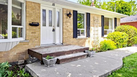 Photo 2 at 10 Winlaw Place, Old Markham Village, Markham