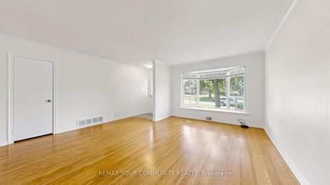 Photo 5 at 10 Winlaw Place, Old Markham Village, Markham
