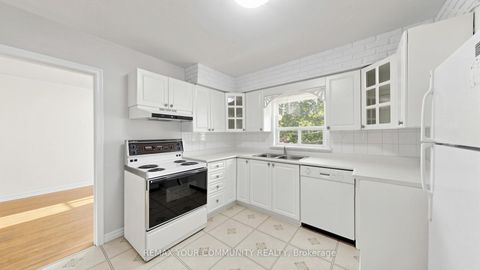 Photo 10 at 10 Winlaw Place, Old Markham Village, Markham