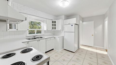 Photo 12 at 10 Winlaw Place, Old Markham Village, Markham