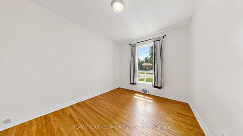 Photo 13 at 10 Winlaw Place, Old Markham Village, Markham