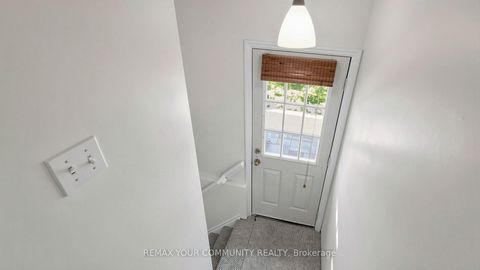 Photo 19 at 10 Winlaw Place, Old Markham Village, Markham