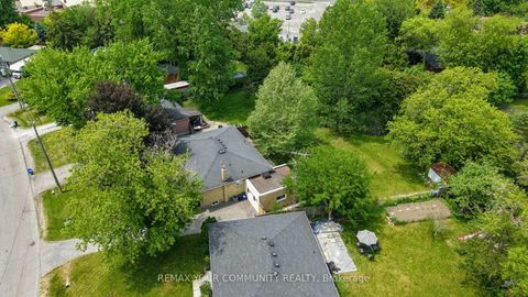 Photo 44 at 10 Winlaw Place, Old Markham Village, Markham