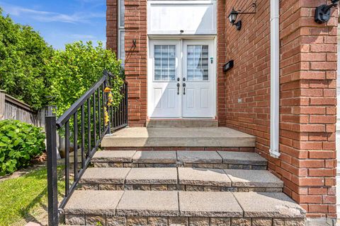 Photo 2 at 40 Ann Louise Crescent, Cedarwood, Markham
