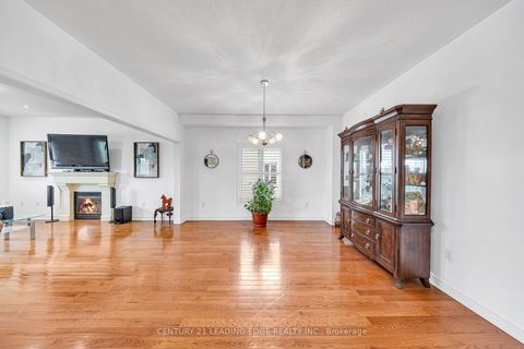 Photo 10 at 40 Ann Louise Crescent, Cedarwood, Markham