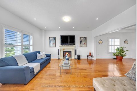 Photo 11 at 40 Ann Louise Crescent, Cedarwood, Markham