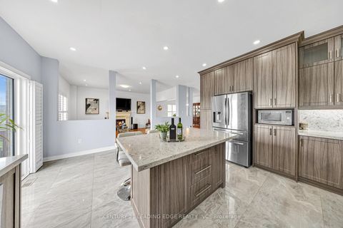 Photo 14 at 40 Ann Louise Crescent, Cedarwood, Markham