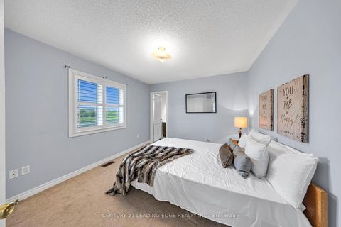 Photo 21 at 40 Ann Louise Crescent, Cedarwood, Markham
