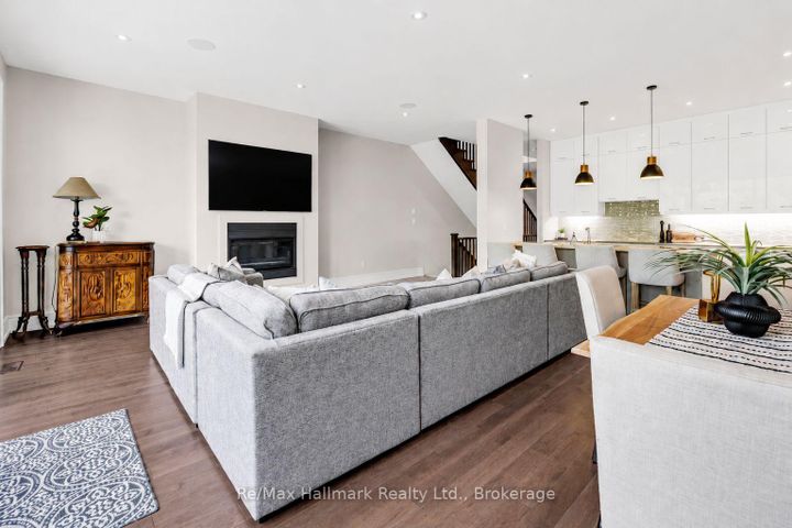 Photo 8 at 14 - 10 MAPLE GROVE Drive, MO Morrison, Oakville