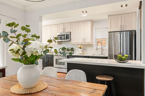 Photo 7 at 236 Ellis Avenue, Swansea, Toronto