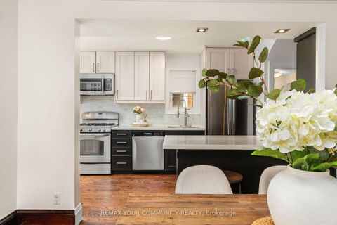 Photo 9 at 236 Ellis Avenue, Swansea, Toronto