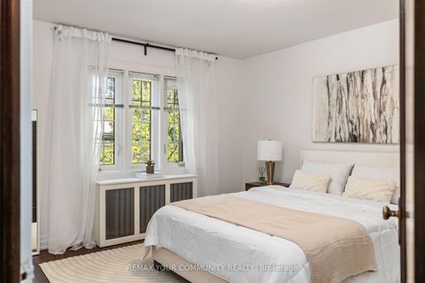 Photo 23 at 236 Ellis Avenue, Swansea, Toronto