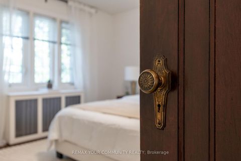 Photo 25 at 236 Ellis Avenue, Swansea, Toronto