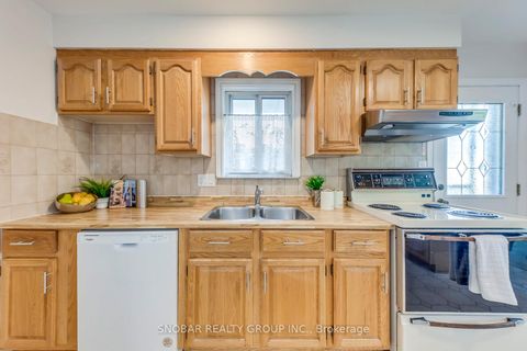 Photo 8 at 70 Lavington Drive, Richview, Toronto