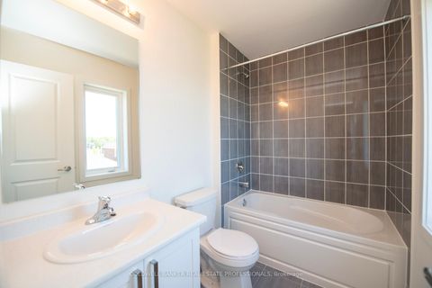 Photo 16 at 4 Hampton Lane, Ardagh, Barrie