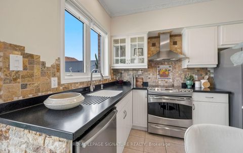 Photo 14 at 370 South Park Road, Commerce Valley, Markham