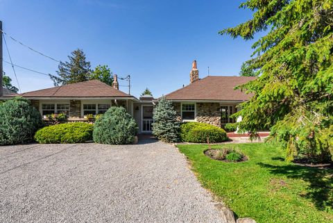 Photo 4 at 30 Hedge Road, Sutton & Jackson's Point, Georgina